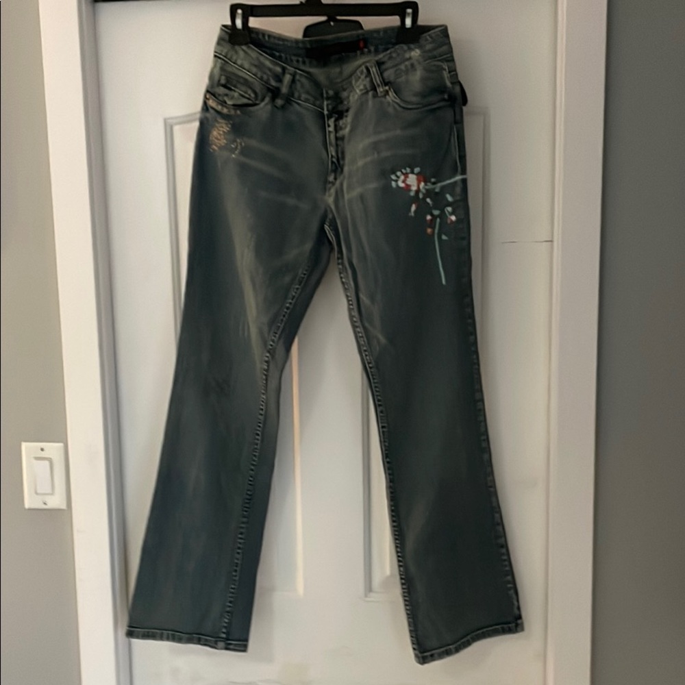 Y2K low rise, straight legged jeans, 109F